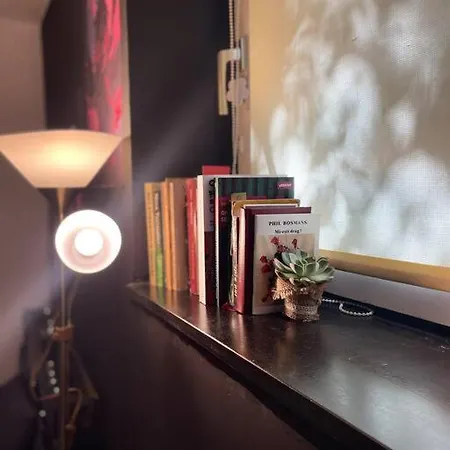 Apartment Pallet Bed With Lights Small
